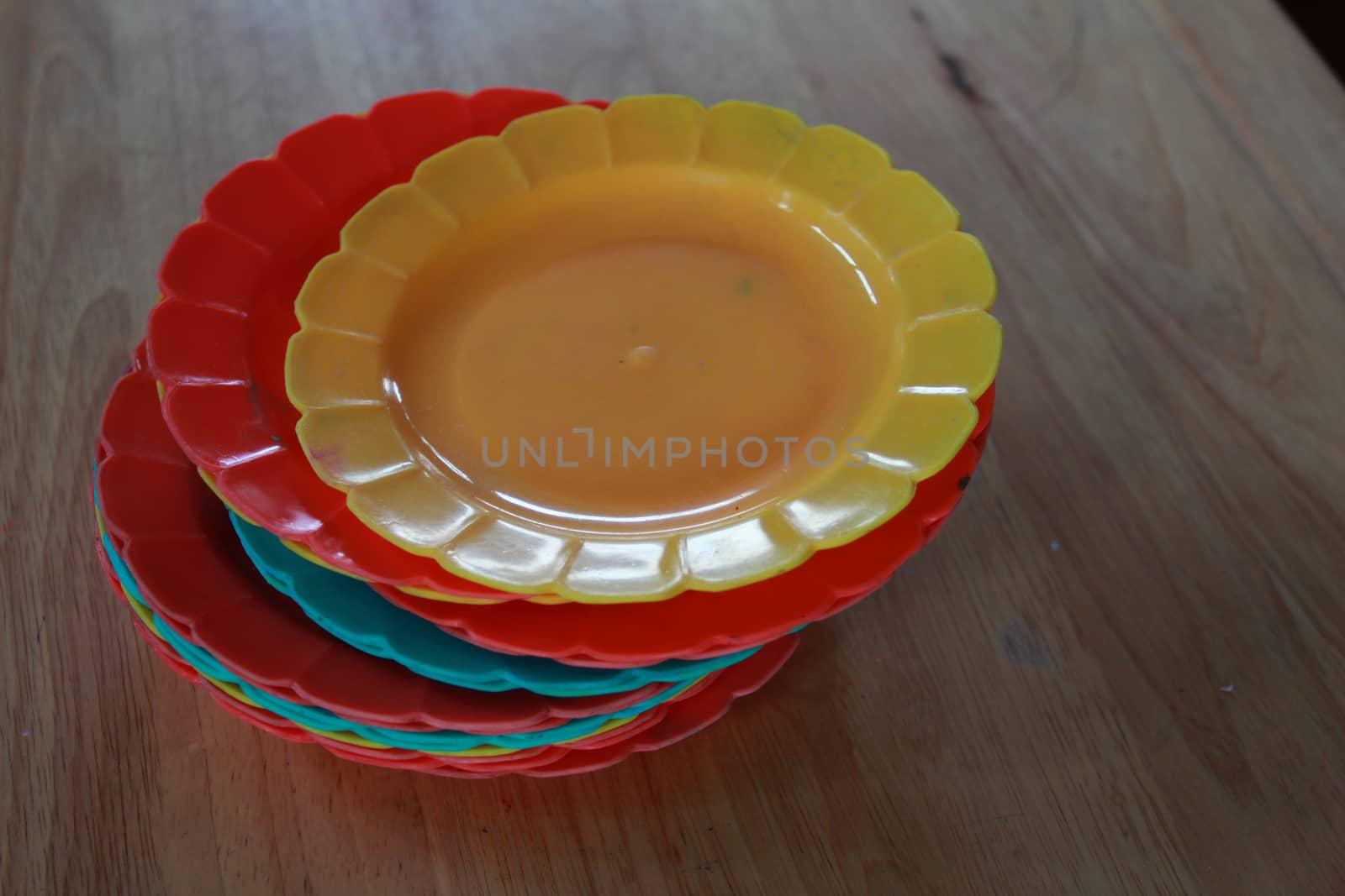 plastic dishes by kaidevil