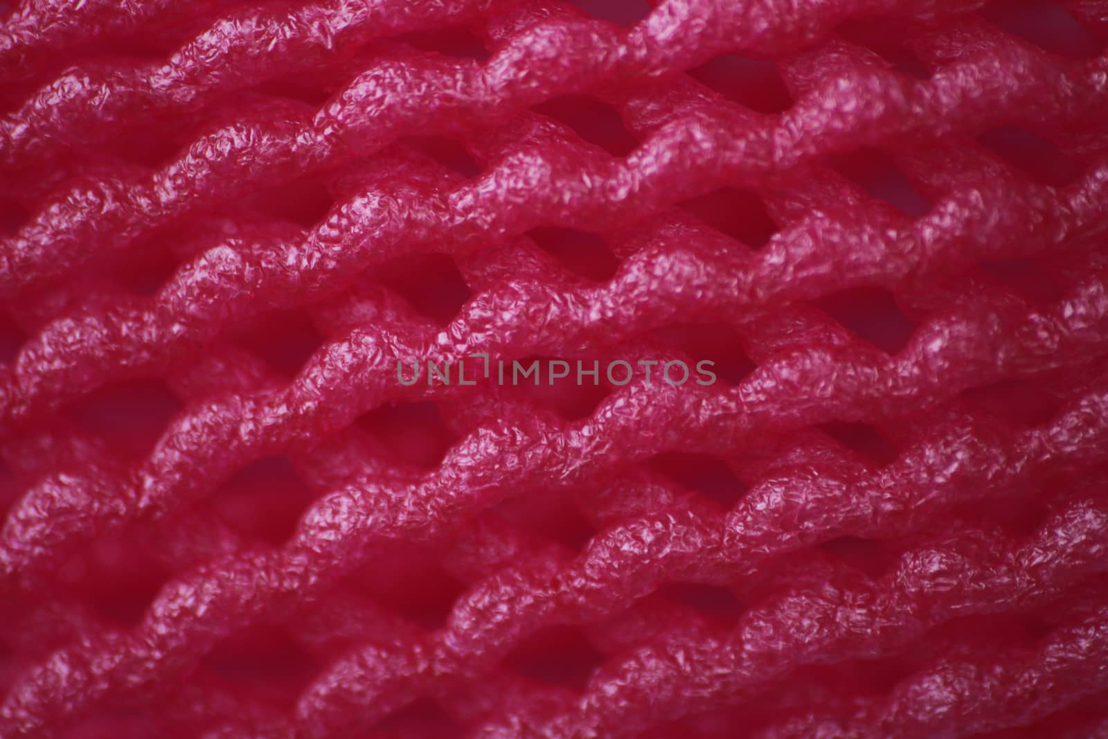 The pink shockproof net foam use for prevent fruit from bumping.