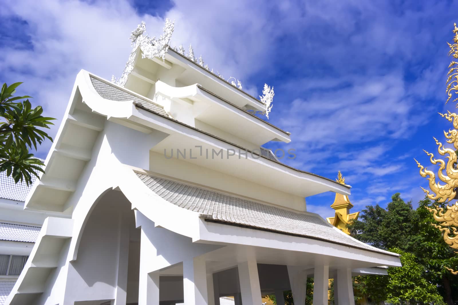 Wat Rong Khun Facilities by GNNick