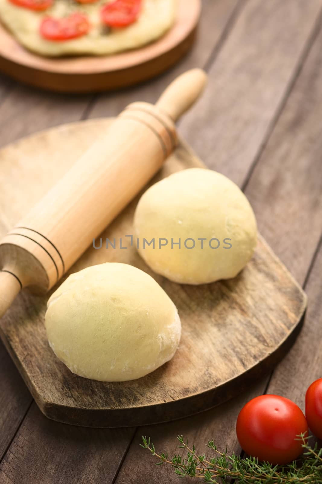 Balls of Yeast Dough by ildi