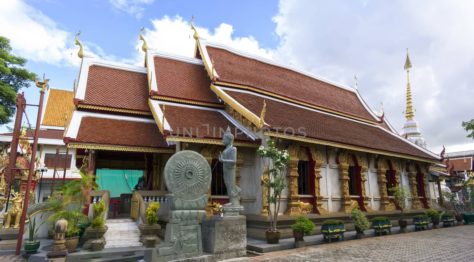 Watklangwiang Temple, Chiang Rai, Thailand by GNNick