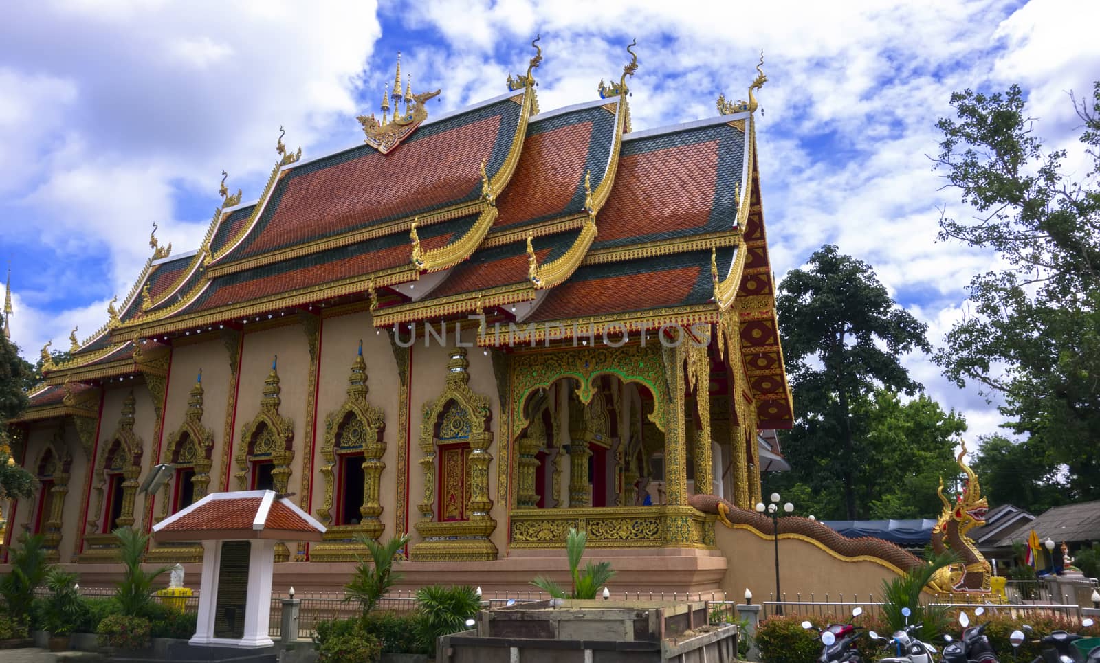 Wat Sriboonruang, Chiang Rai, Thailand by GNNick