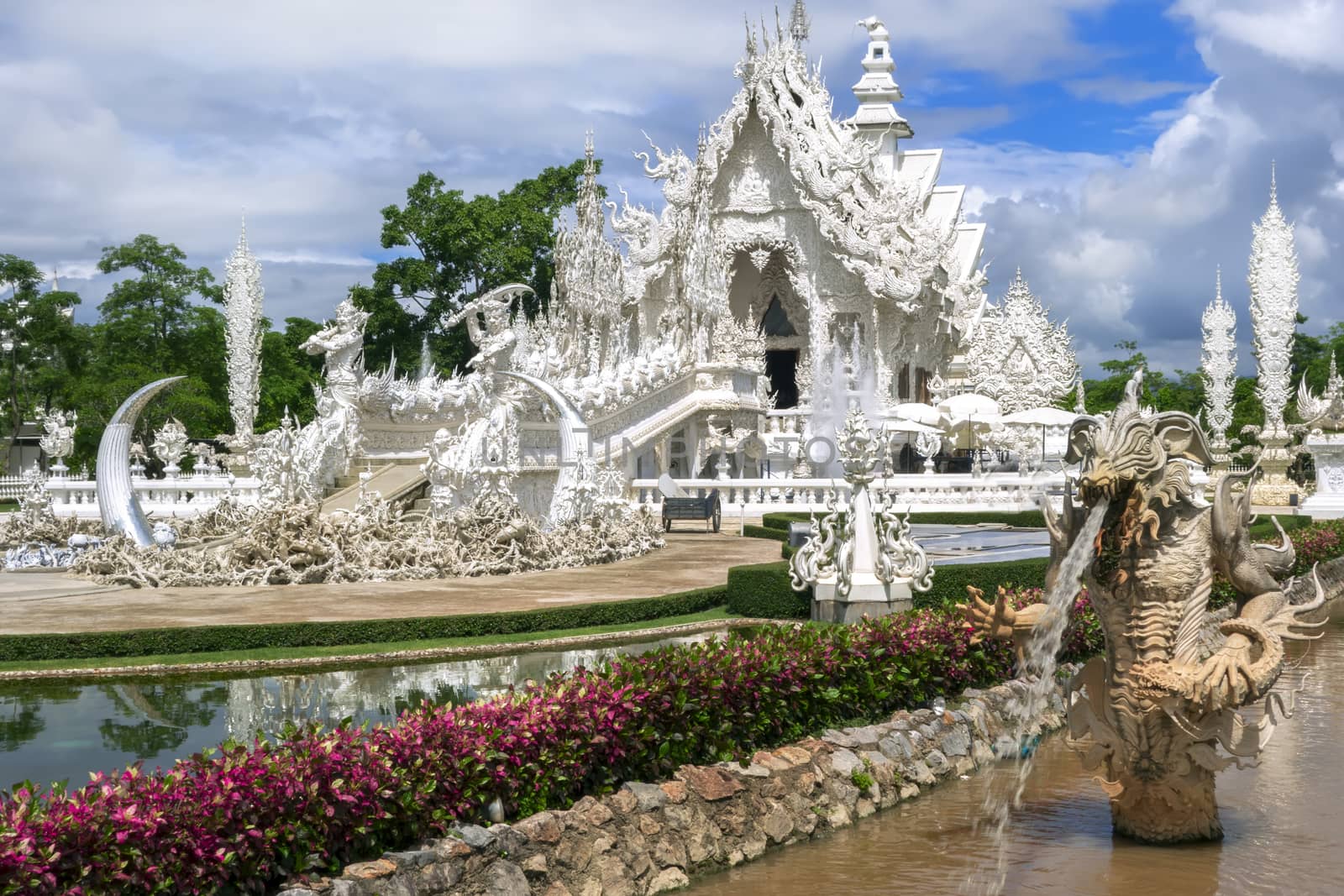 Wat Rong Khun Fountains by GNNick