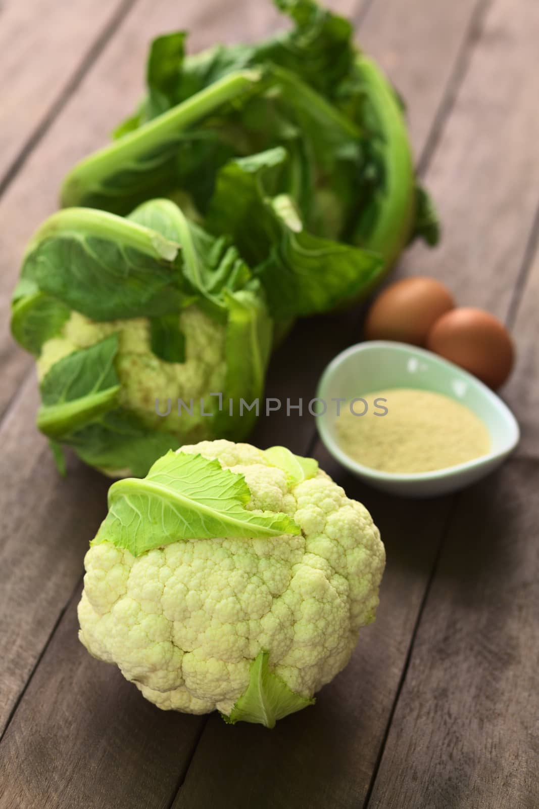 Raw Cauliflower by ildi