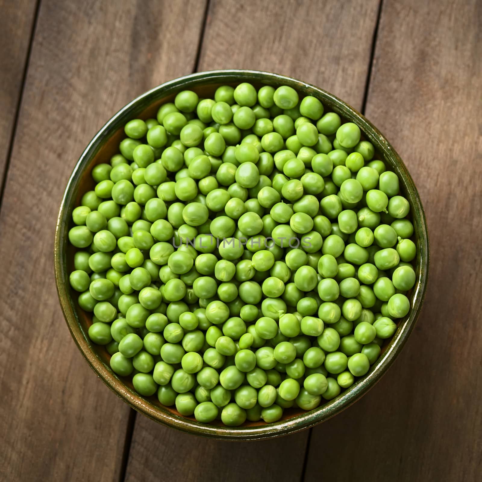 Peas in Bowl by ildi