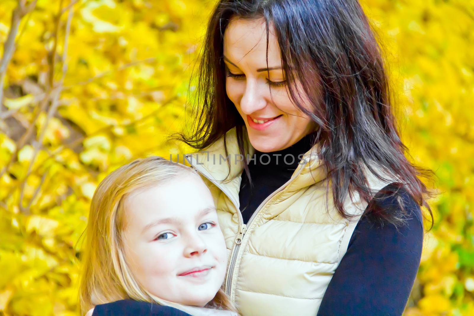 Photo of mother and daughter in autumn