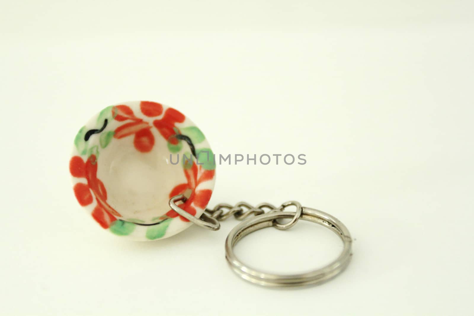 The bowl key ring made from ceramic and flowers paint.