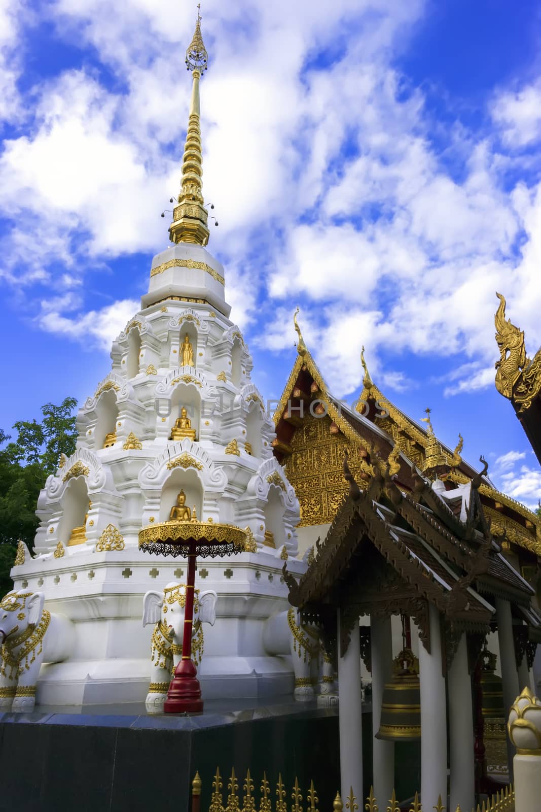 Stupa in Watklangwiang, Chiang Rai, Thailand by GNNick