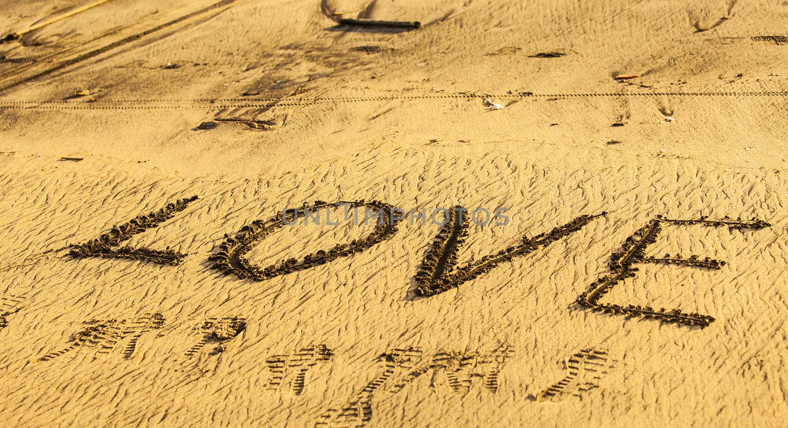 Love message on sand by kawing921