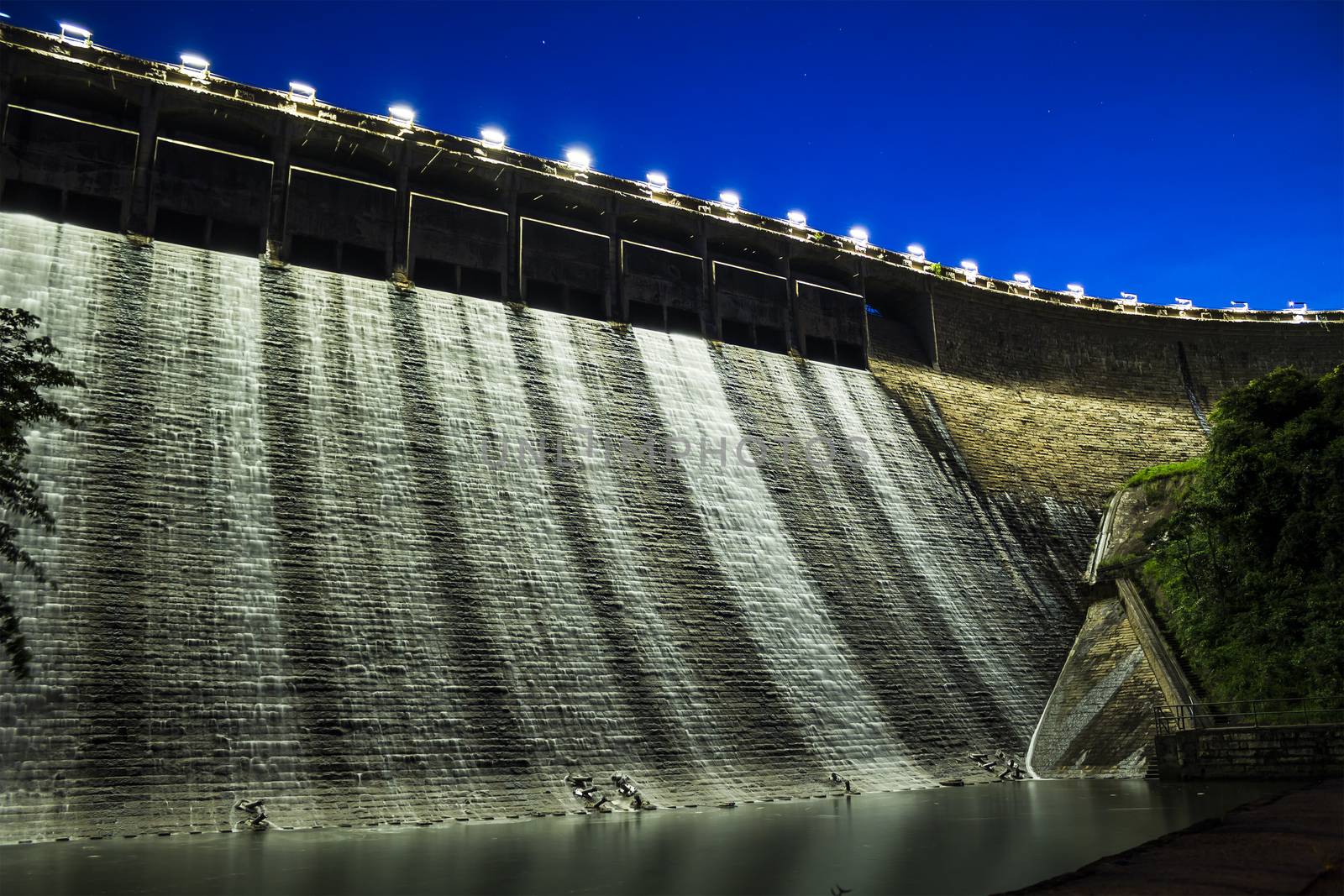 Dam at night  by kawing921