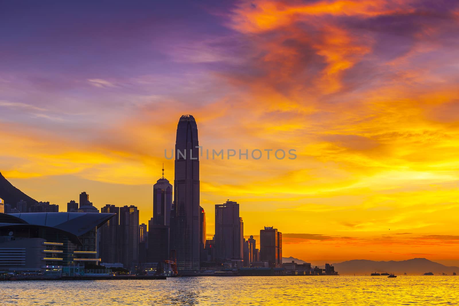 Hong Kong harbor sunset by kawing921