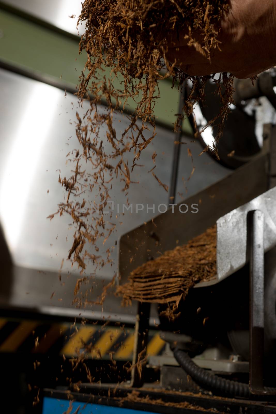 Fine cut tobacco quality inspection in a cigarette factory