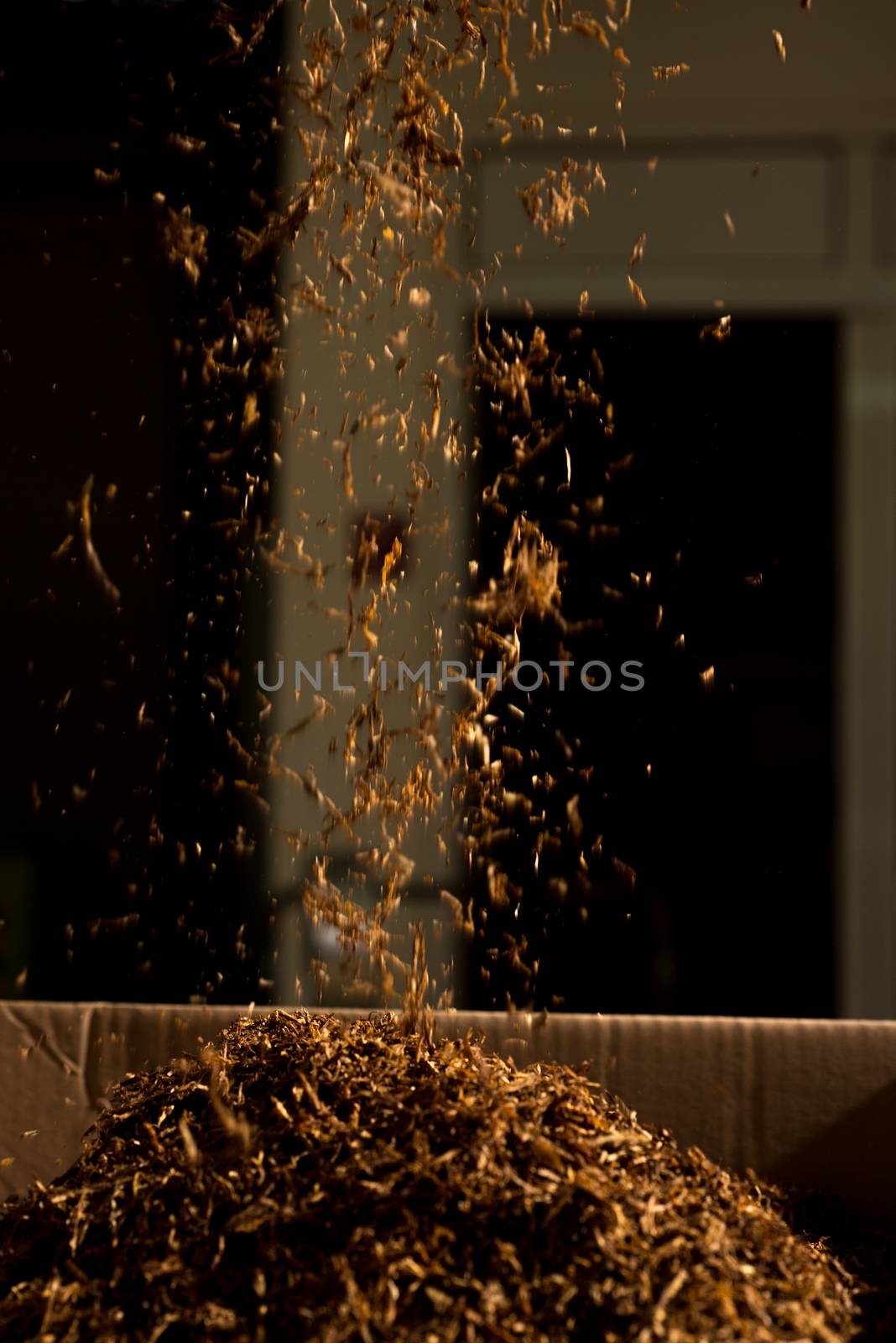 Fine cut tobacco quality check in a cigarette factory