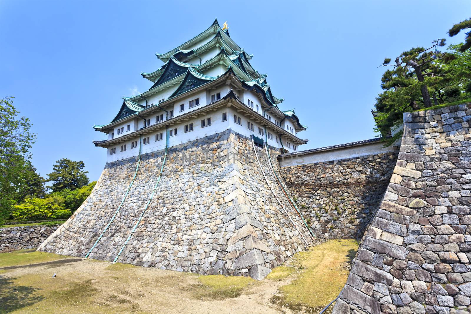 Nagoya Castle in Japan by kawing921