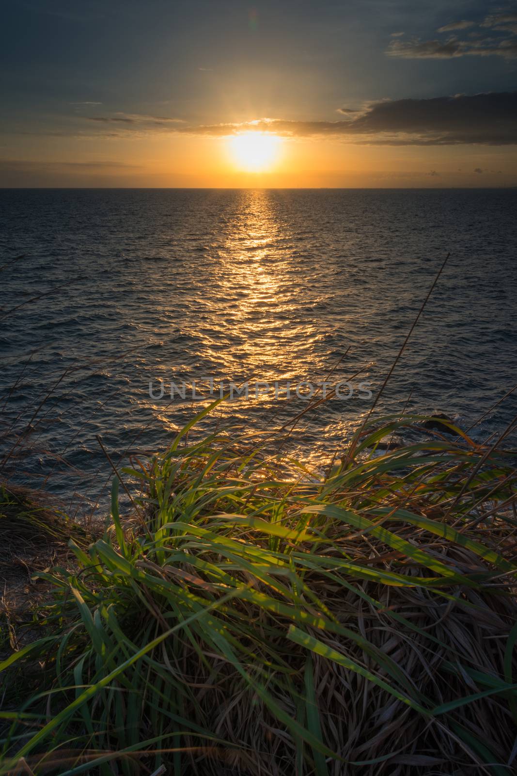 Sunset seascape by jakgree
