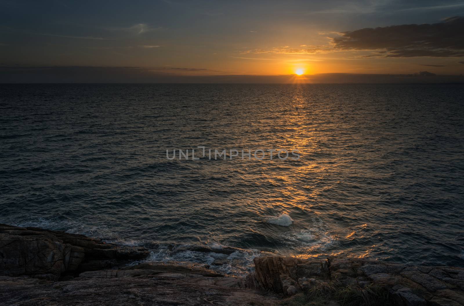 Sunset seascape by jakgree