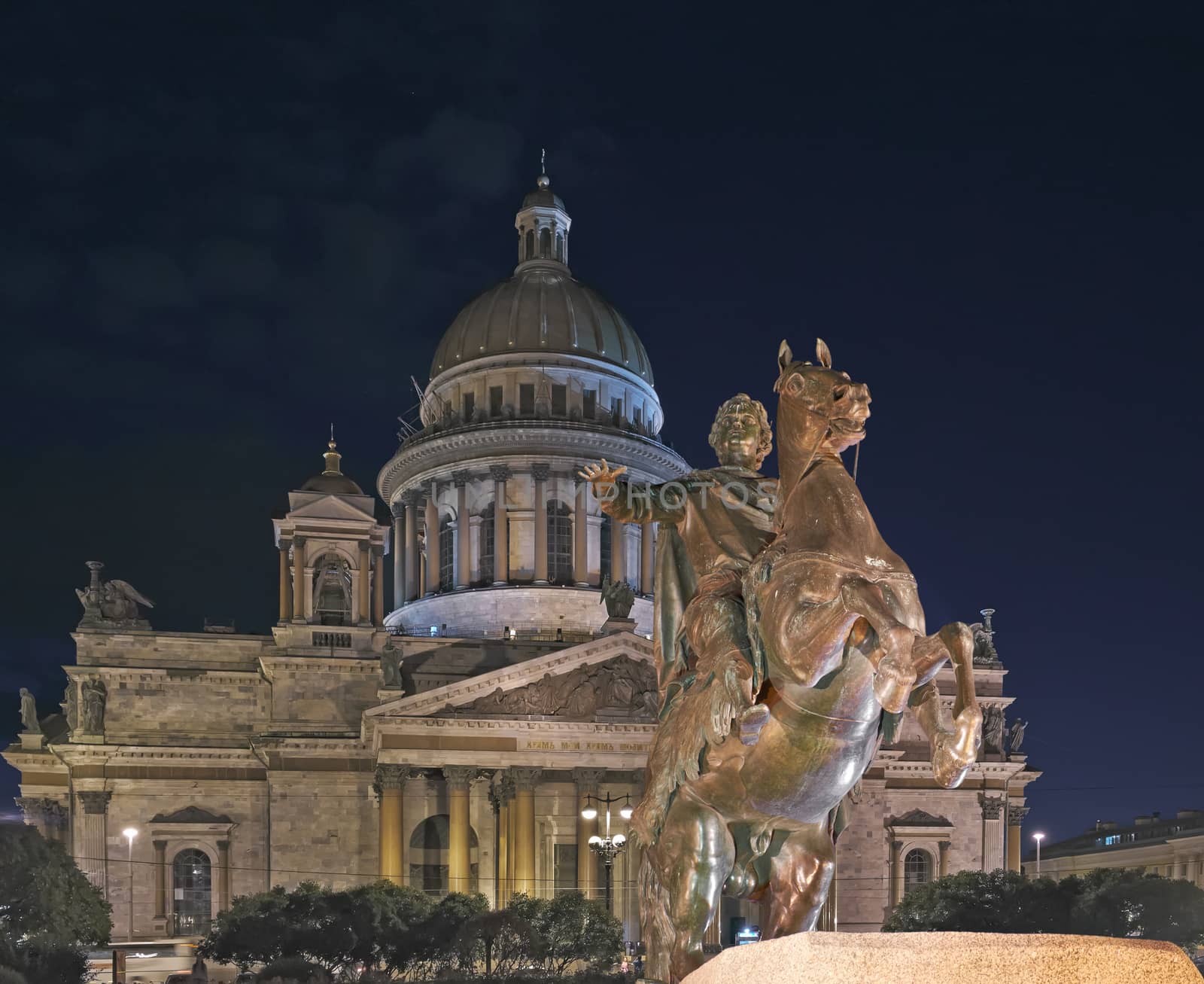 Night view of the center ST.PETERSBURG, and the monument "Peter 1"