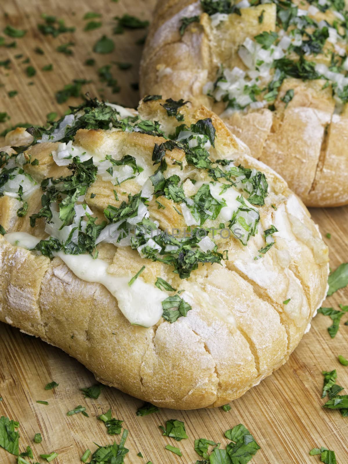 Pull apart bread with mozzarella, butter and parsley