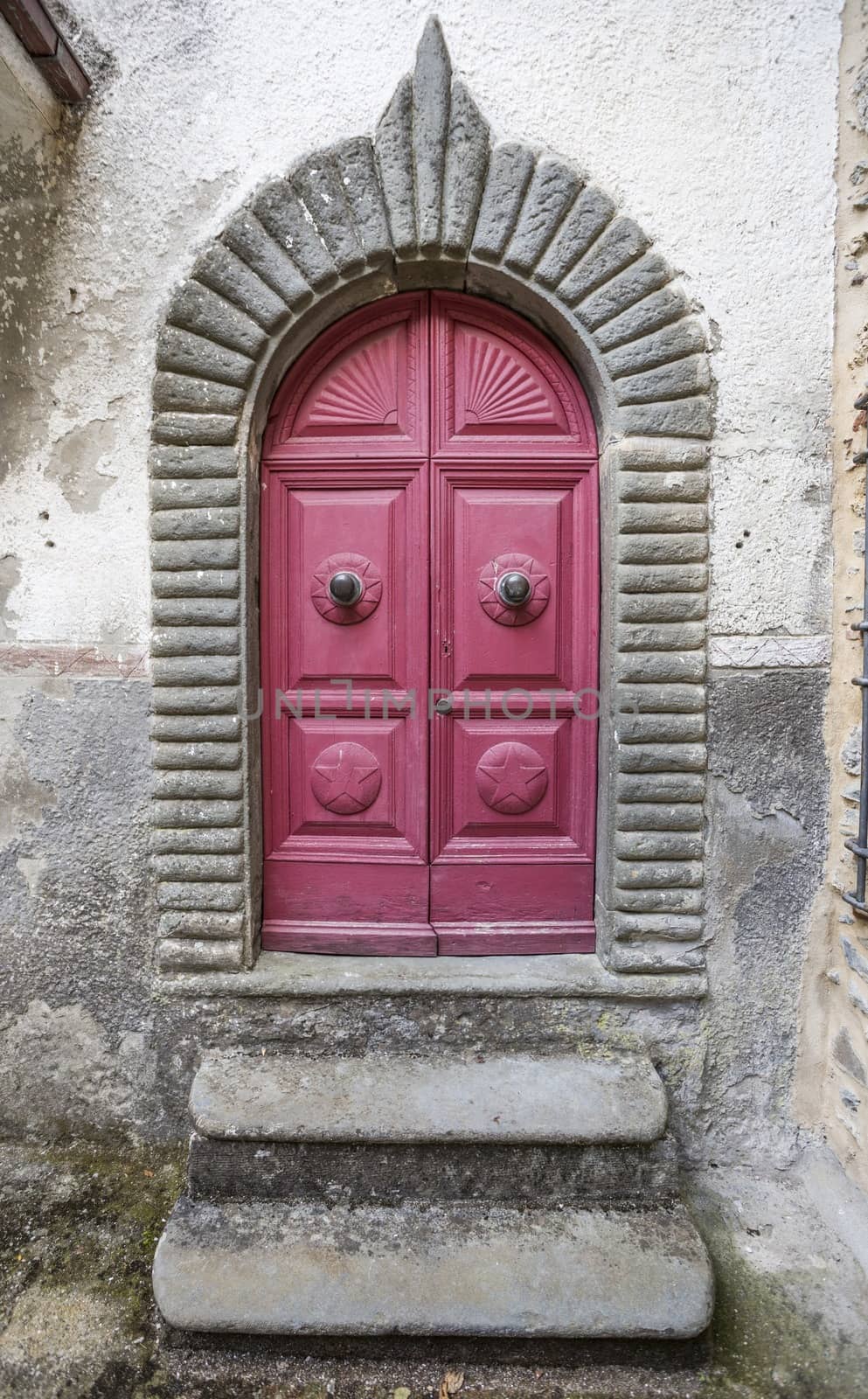 Picture of an ancient door with star shapes.