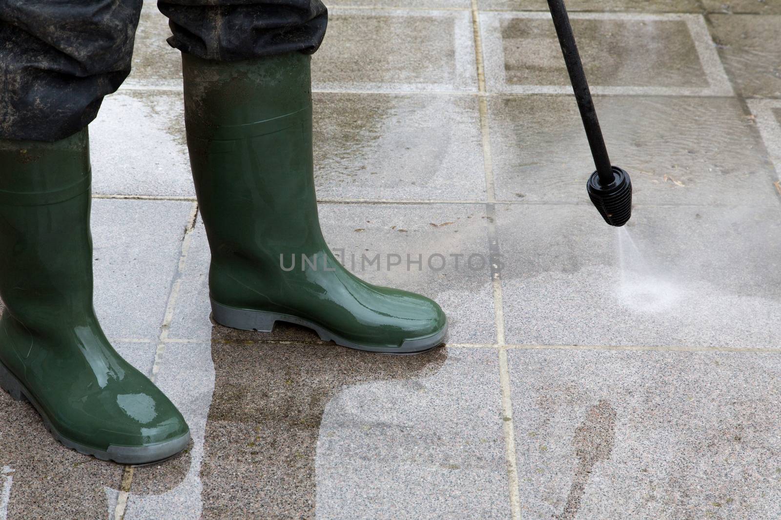 Outdoor floor cleaning with high pressure water jet