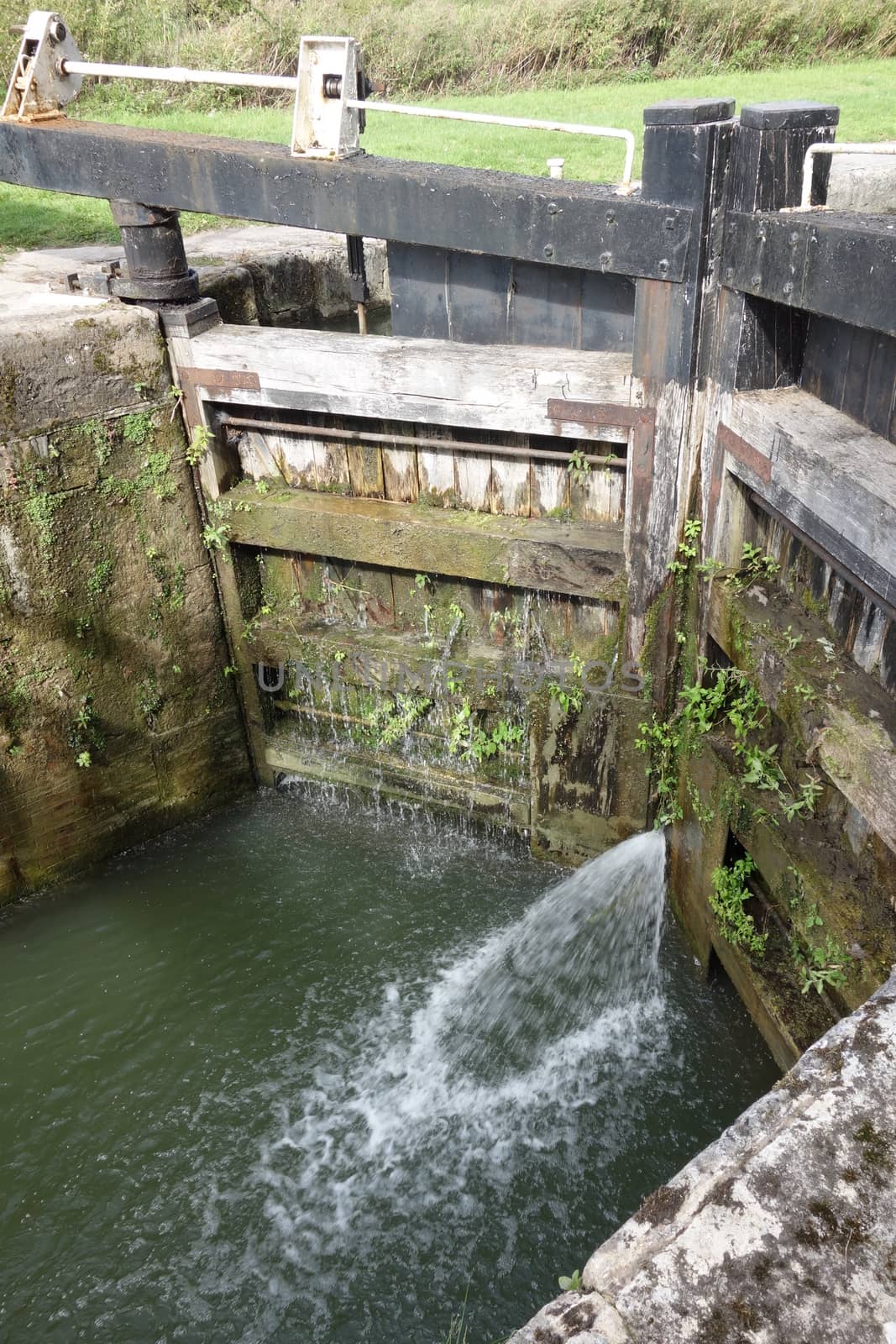 Lock filling with water from opening in lock gates, Caen Hill Locks, Wiltshire, England