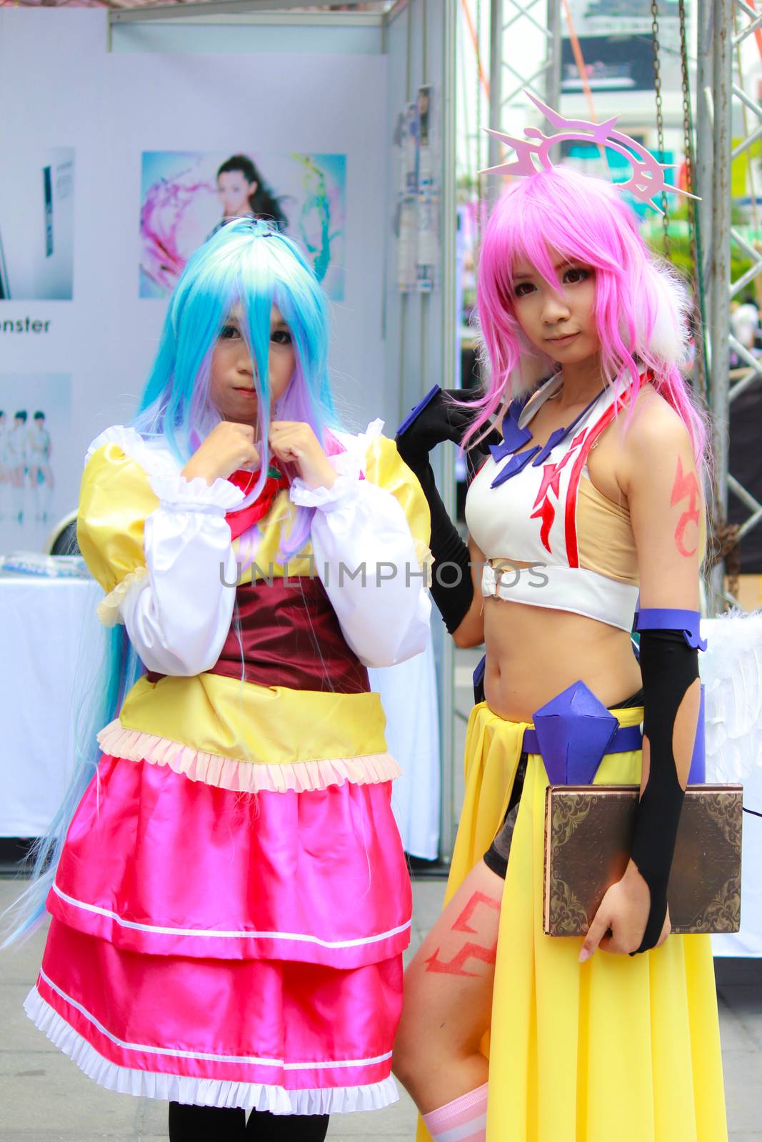 Bangkok - Aug 31: An unidentified Japanese anime cosplay Shiro and Jibril pose  on August 31, 2014 at Central World, Bangkok, Thailand.