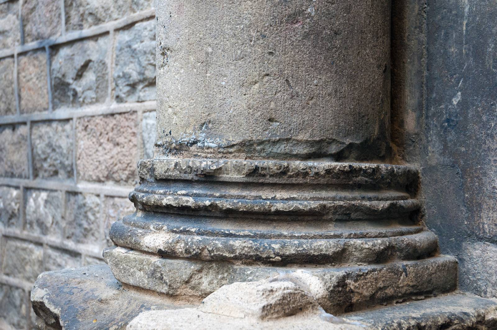 medieval column by yuriz