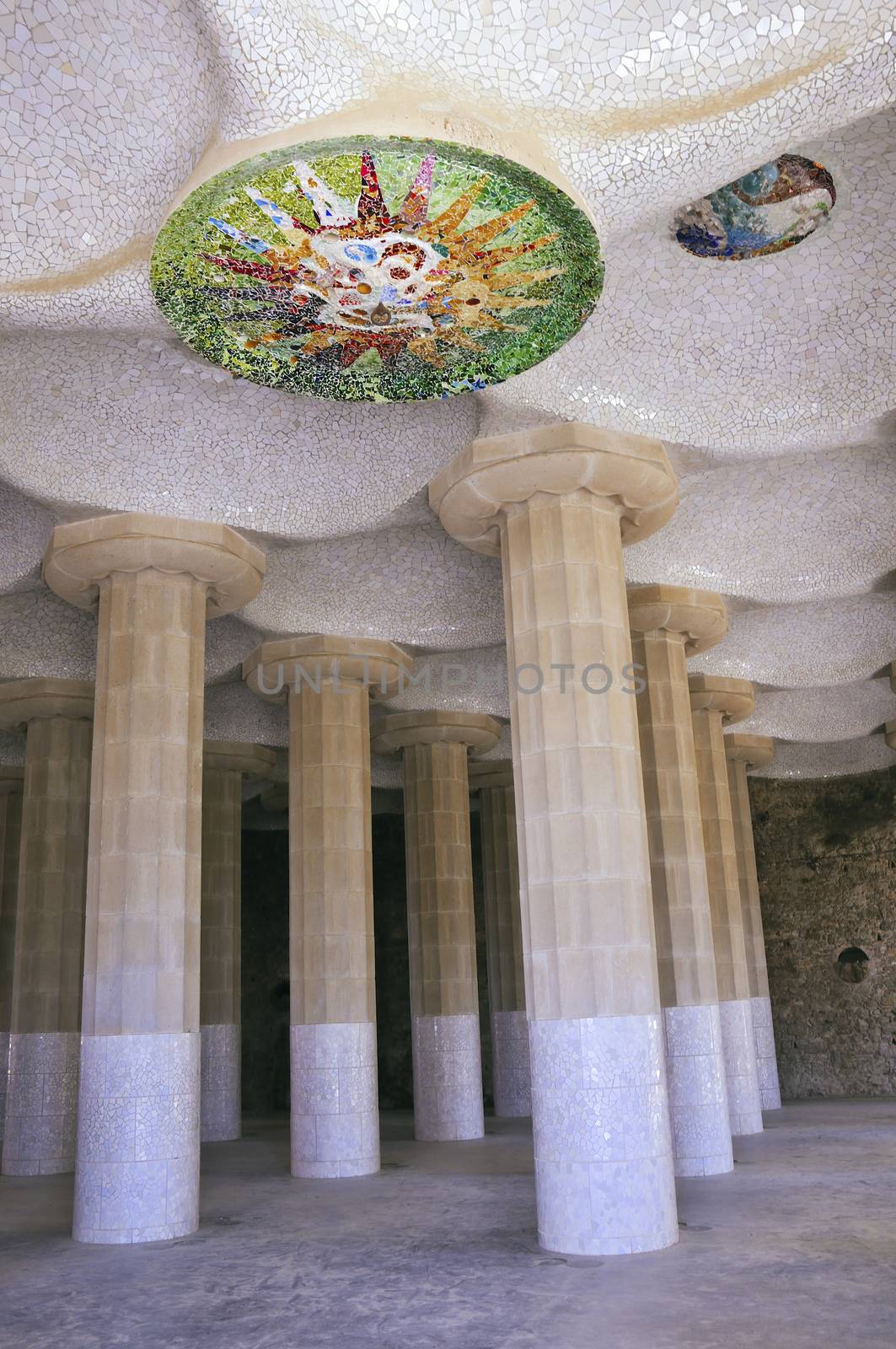 Parc Guell - Sala Hipostila by yuriz