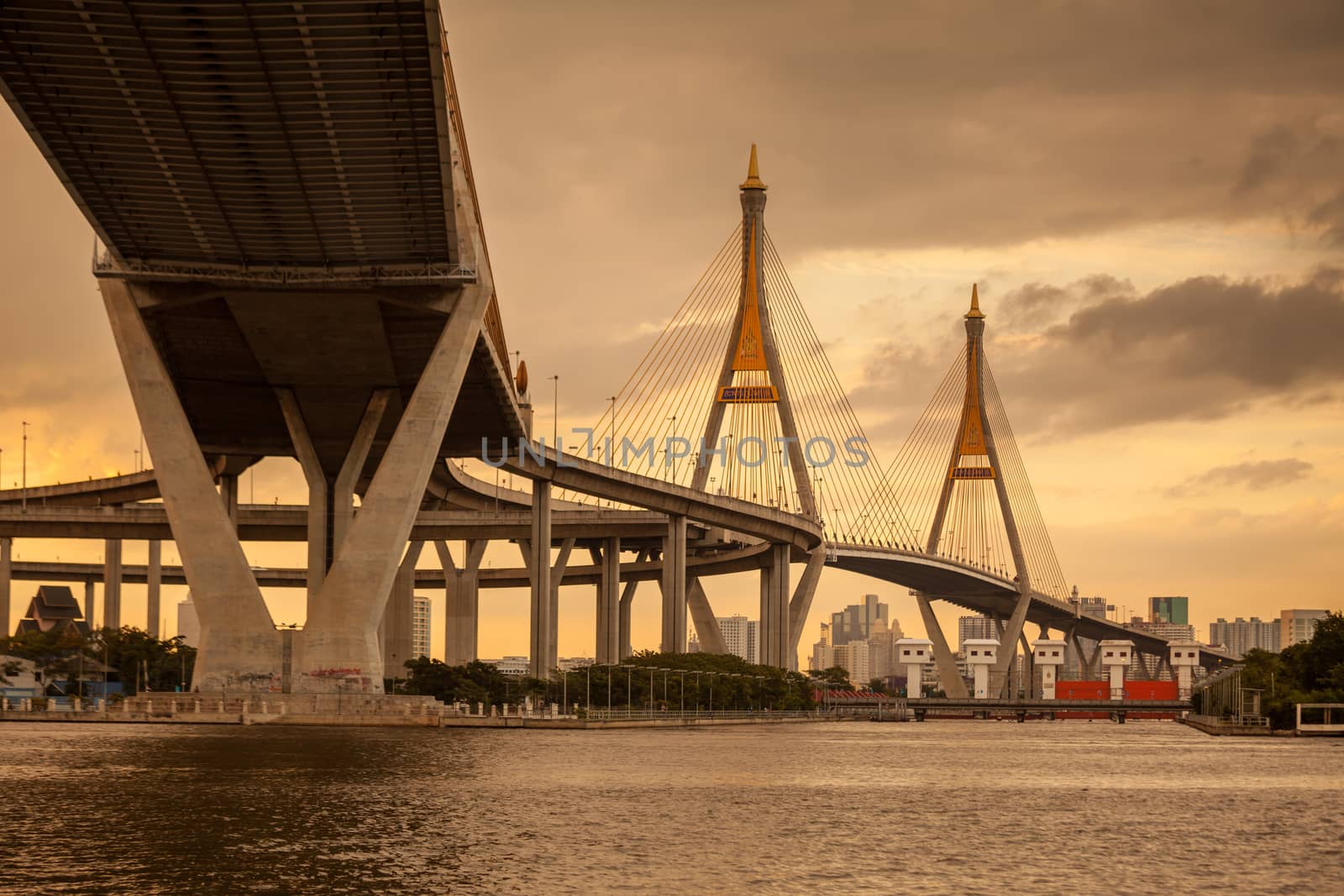 Twilight Bridge in Thailand,The bridge crosses the Chao Phraya River twice.