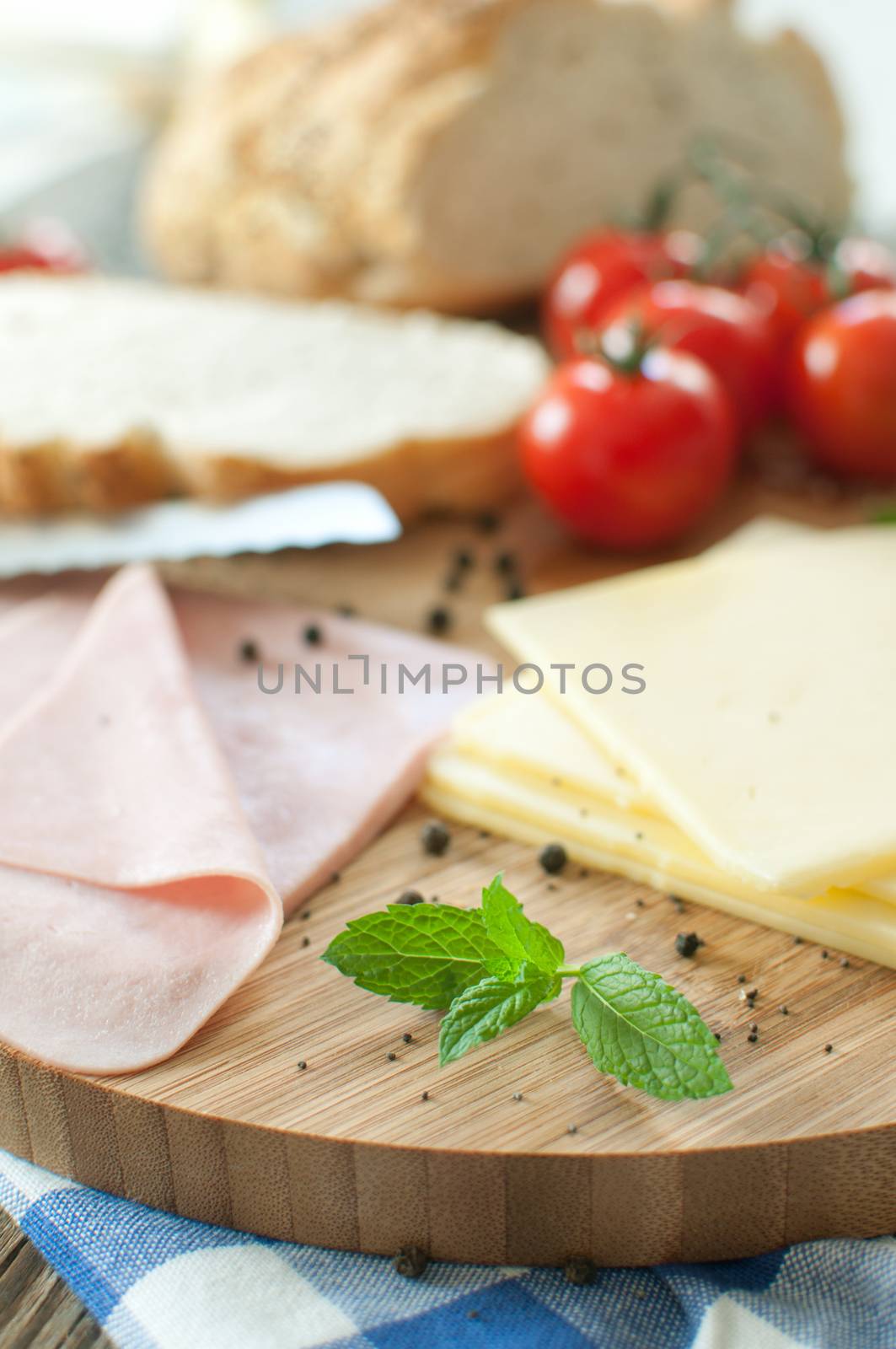 Chopping board with sandwich ingredients 