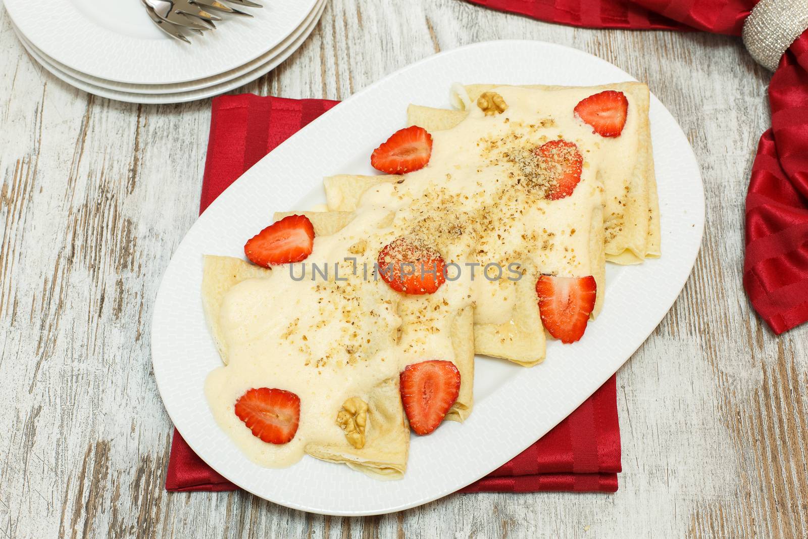 Crepes with honey, strawberries and walnuts. by Slast20