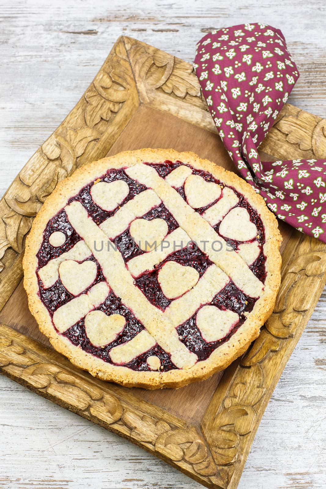 Fresh raspberry pie. by Slast20