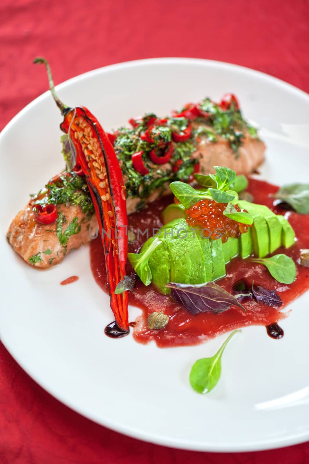 baked salmon with herbs and cayenne pepper