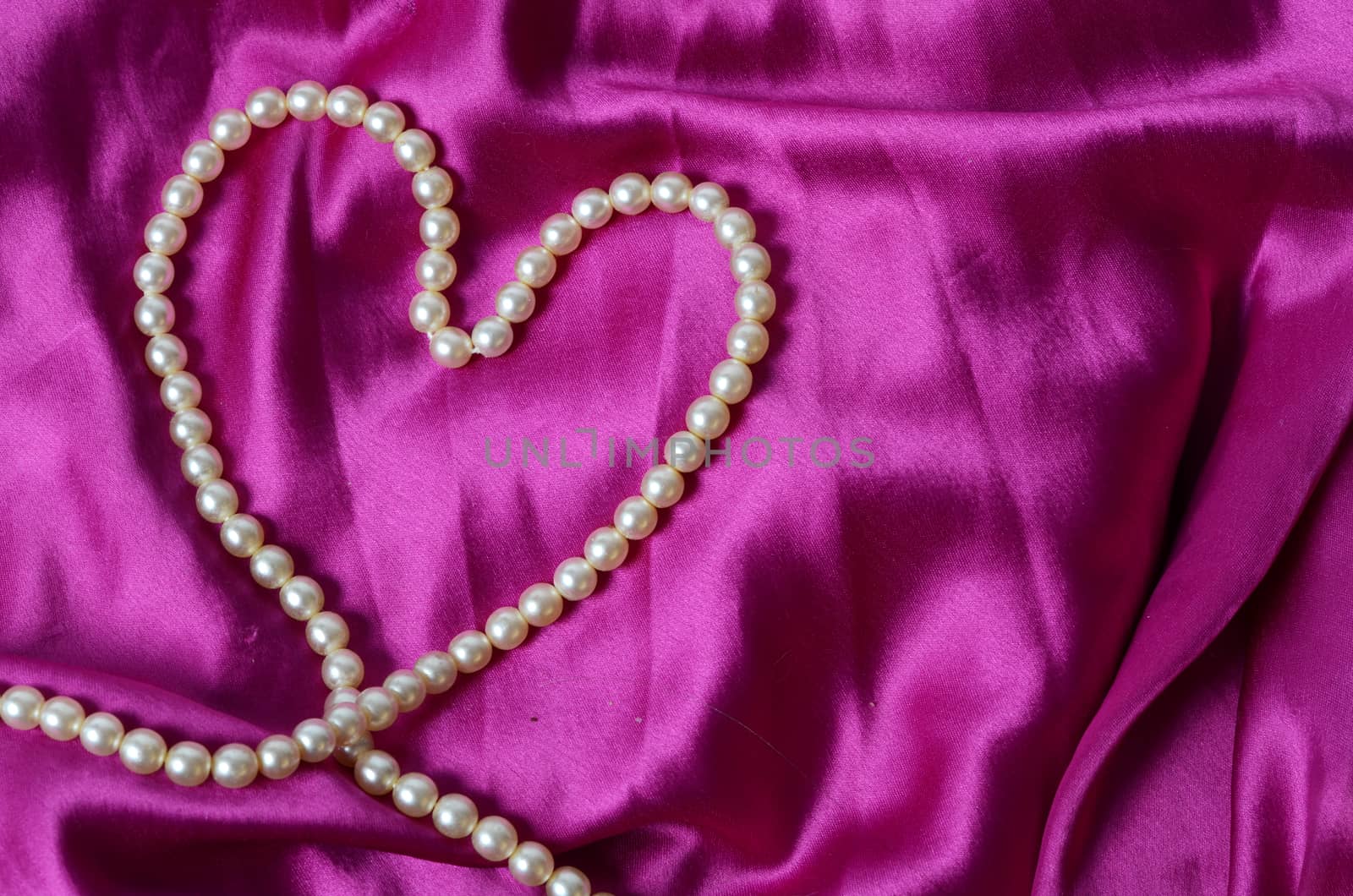 heart shaped pearl necklace by sarkao