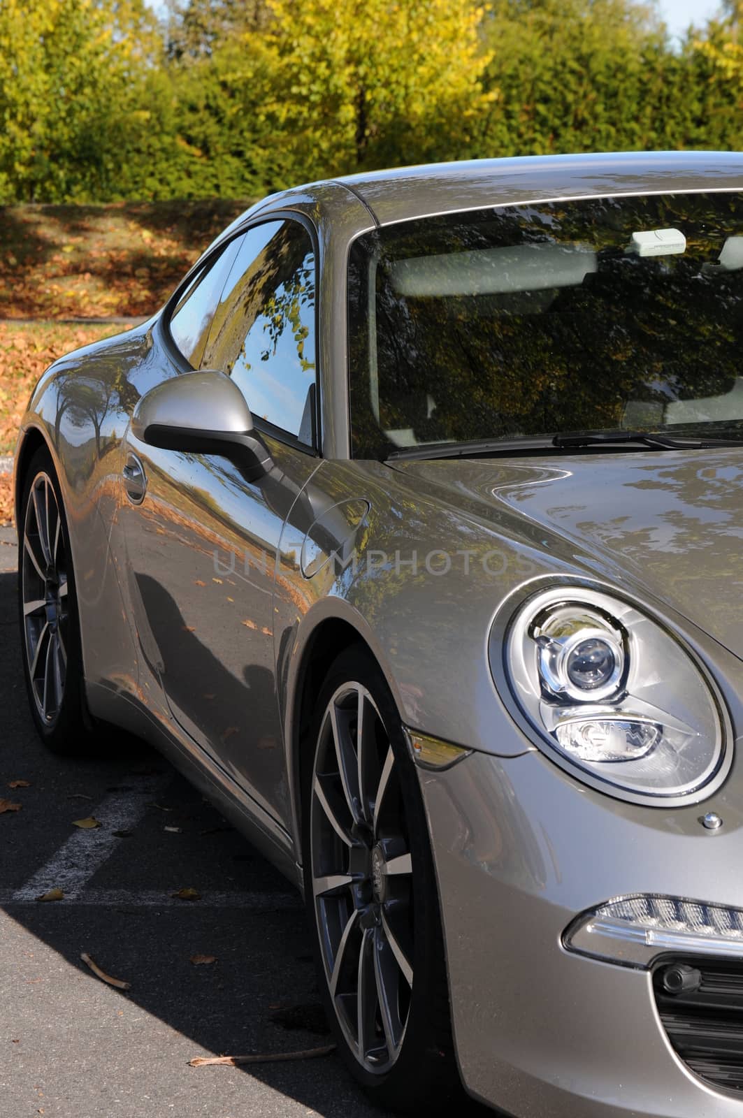 Porsche Carrera silver - right front