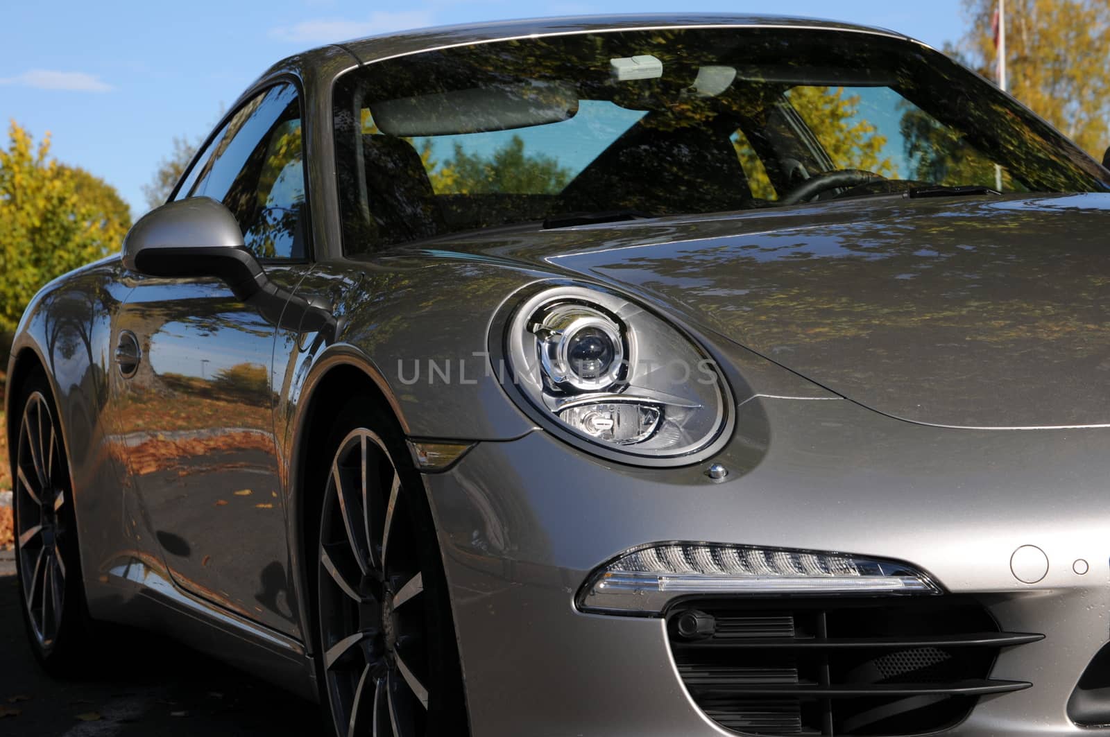 Porsche Carrera silver - right front