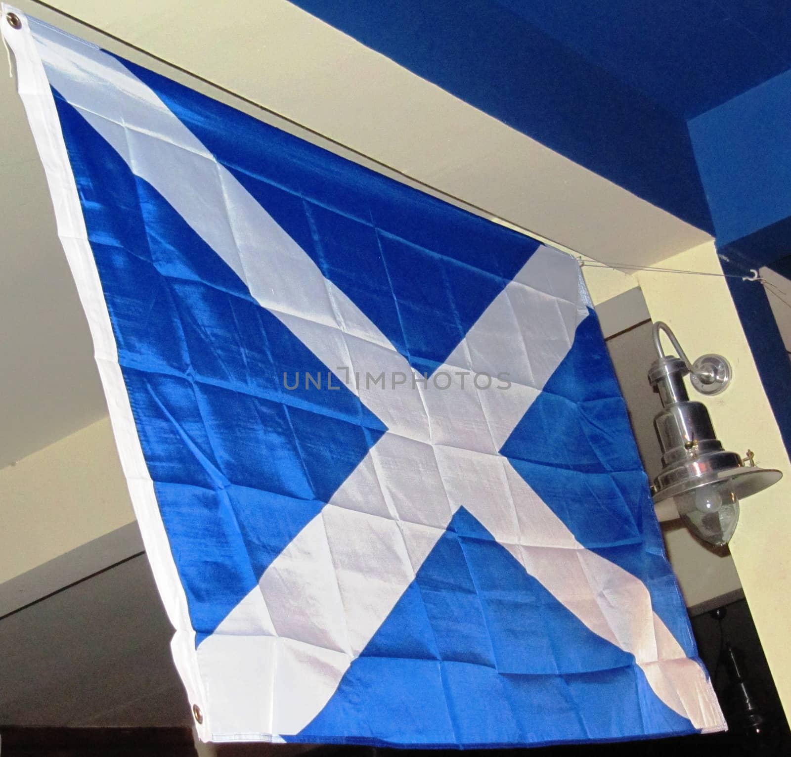 the scottish blue and white flag