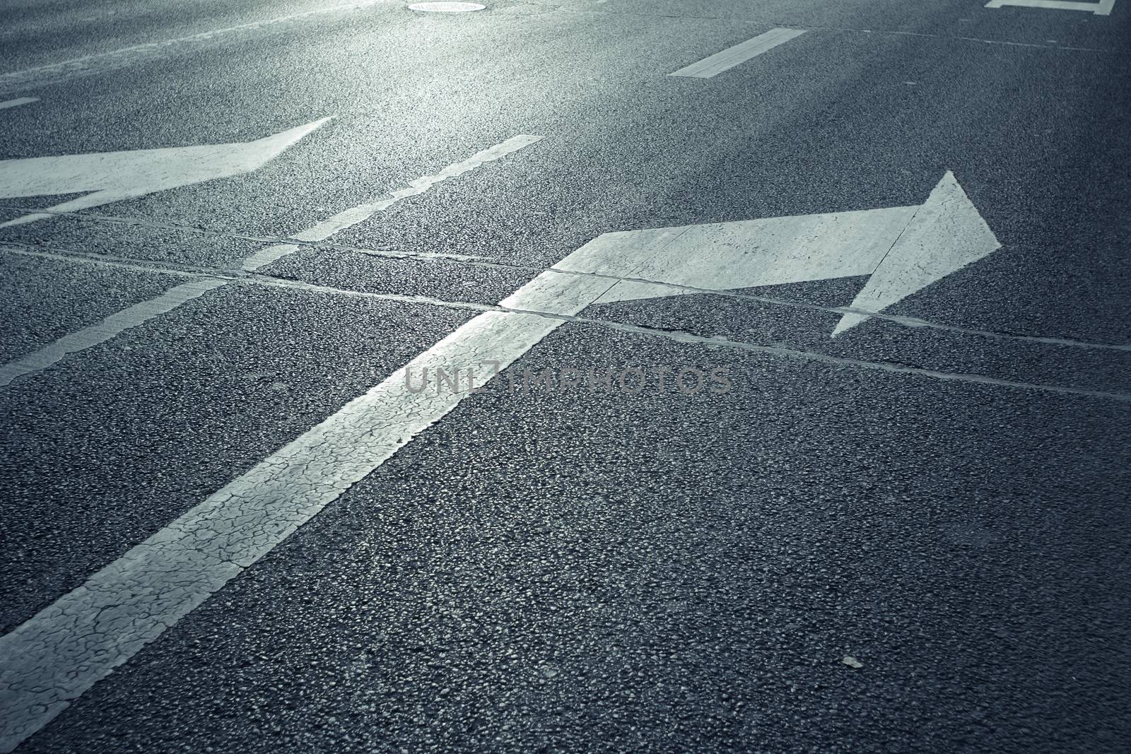 arrow on the road,turn right