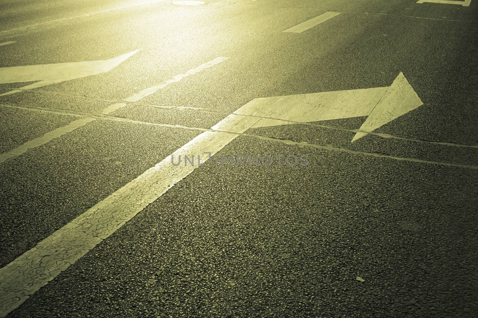arrow on the road,turn right