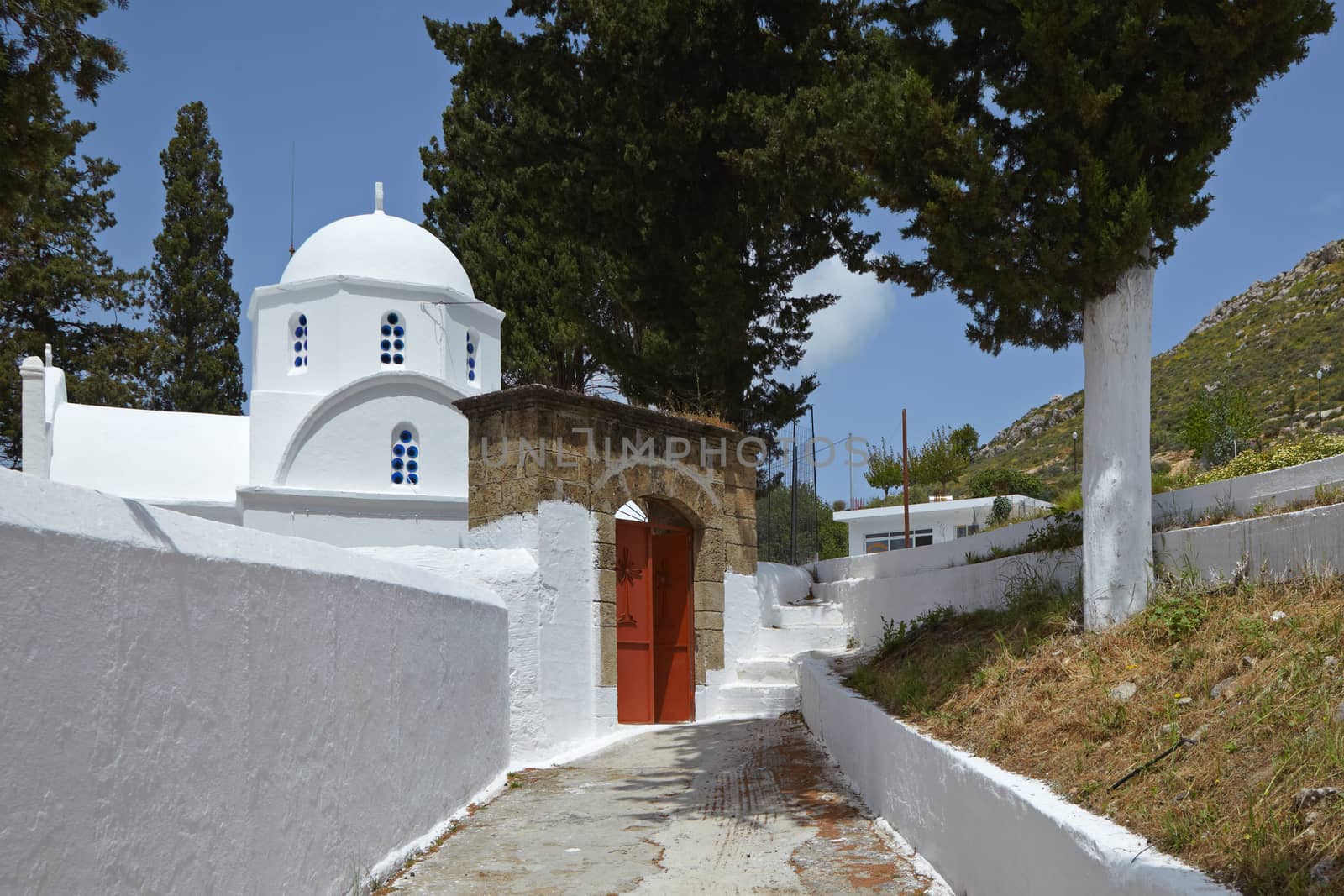 The first impression of Archangelos - or Arhangelos - is unlikely to be very positive, as it gives you the feeling of any Greek provincial town - a concrete wasteland with noisy cafos and nowhere to park.