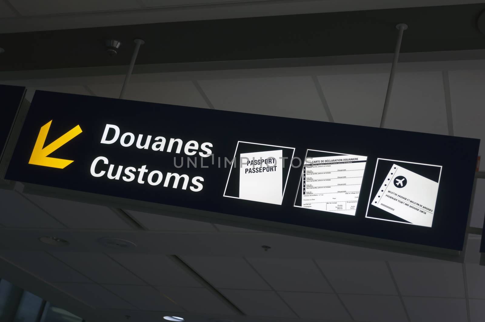 Bilingual customs and passport control sign at international airport.