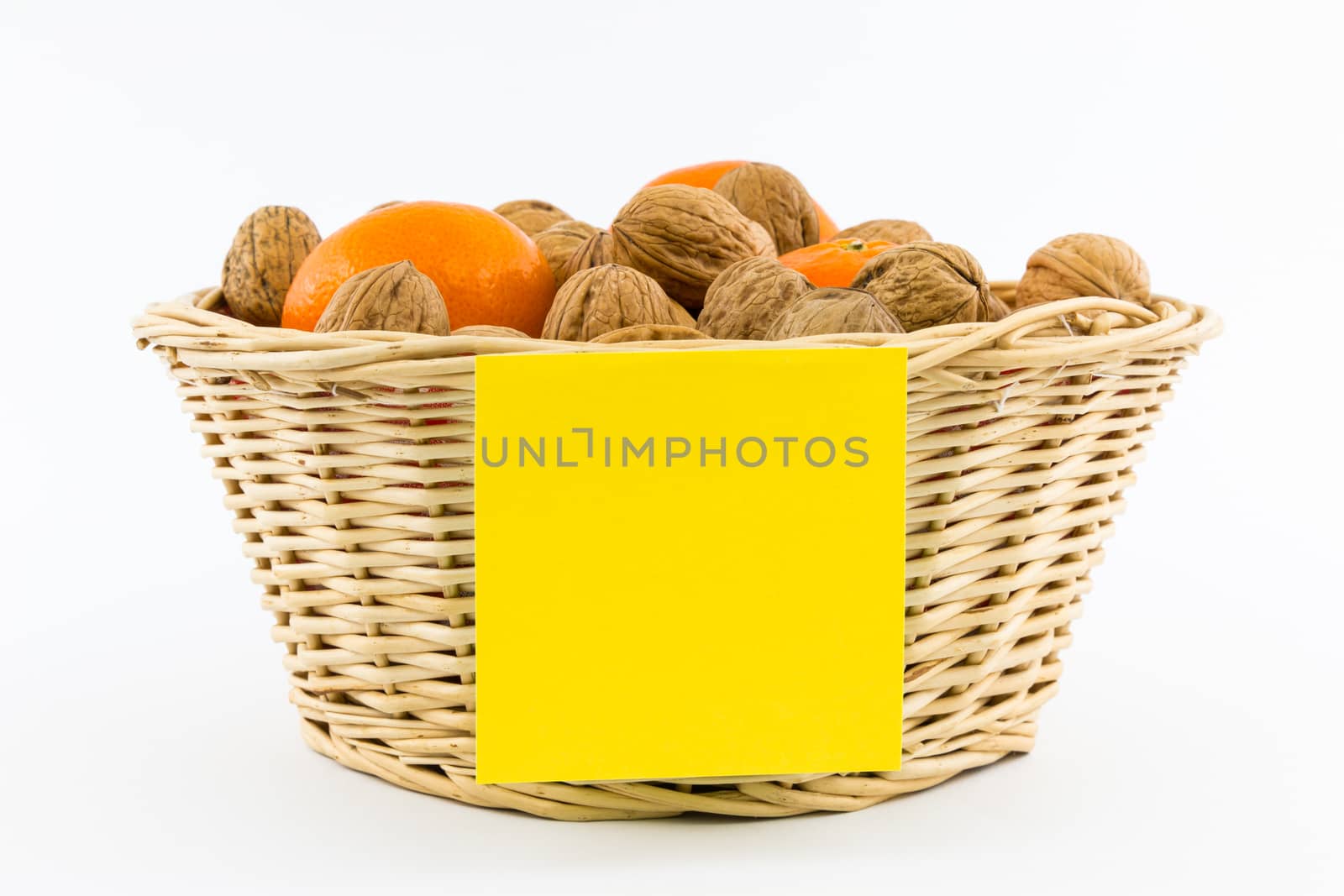 Small basket with walnuts and tangerines, yelllow sticky note