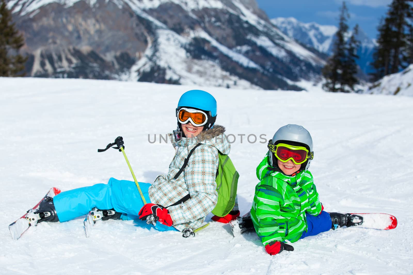 kids has a fun on ski by maxoliki
