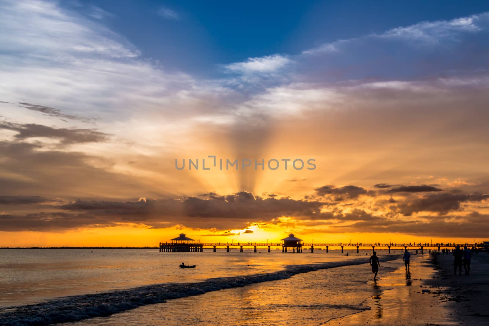 Sunset on Fort Myers Beach by derejeb