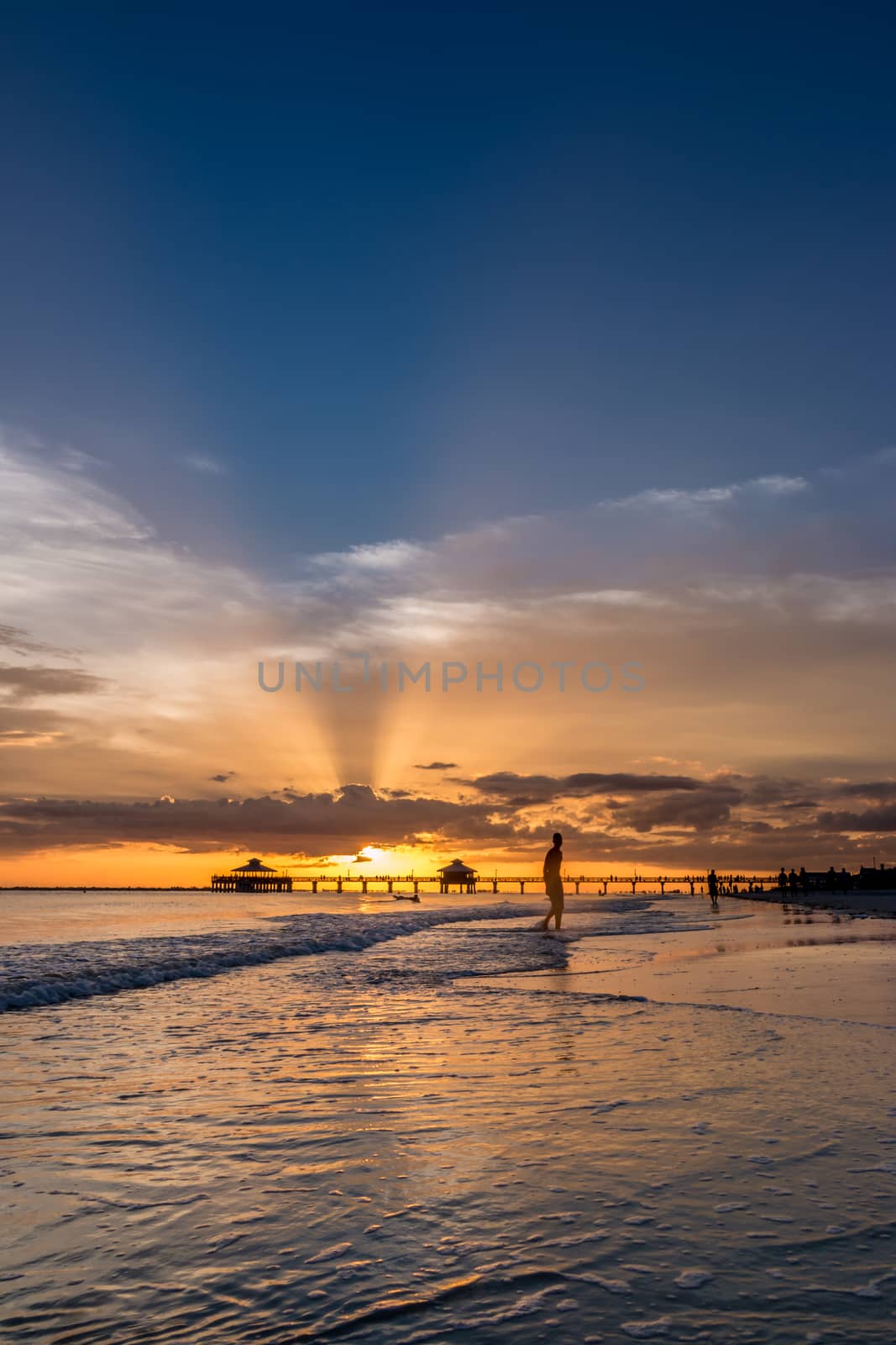 Sunset on Fort Myers Beach by derejeb