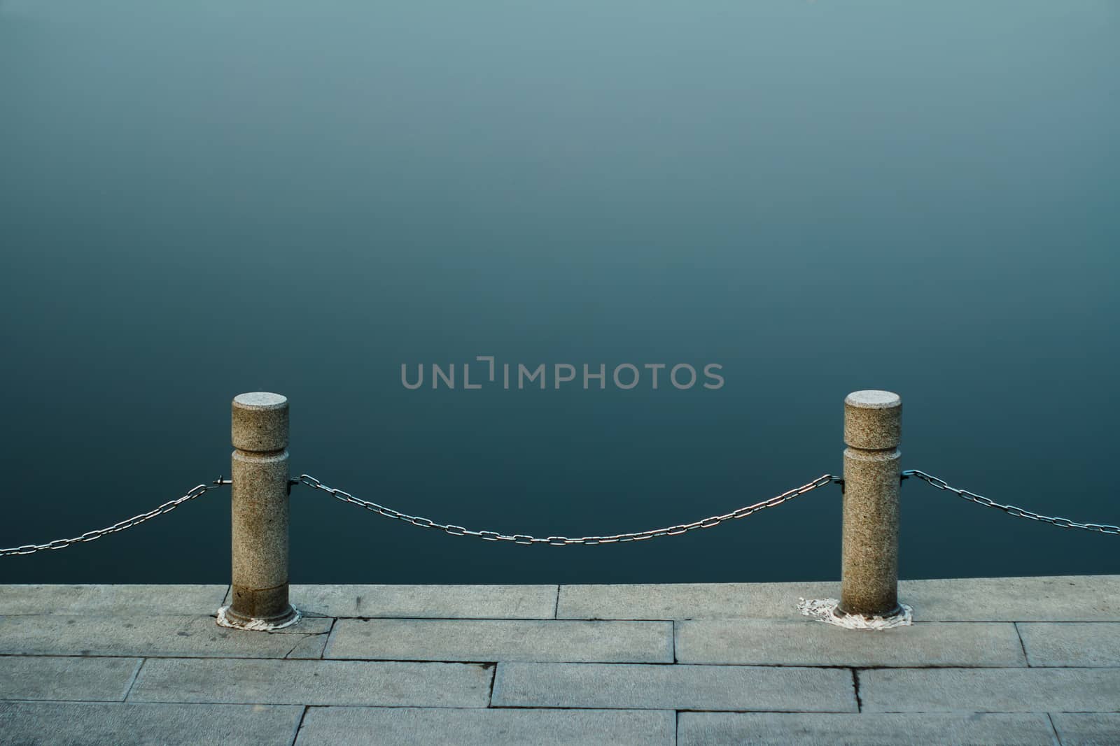 lake and railings in the park