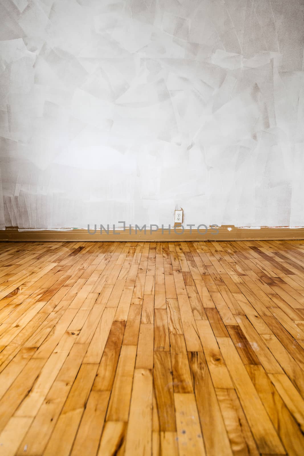 Empty Floor and Painted Walls by aetb