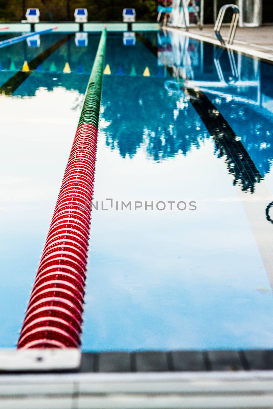 50m Olympic Outdoor Pool Corridor Cables Floating and Calm Water