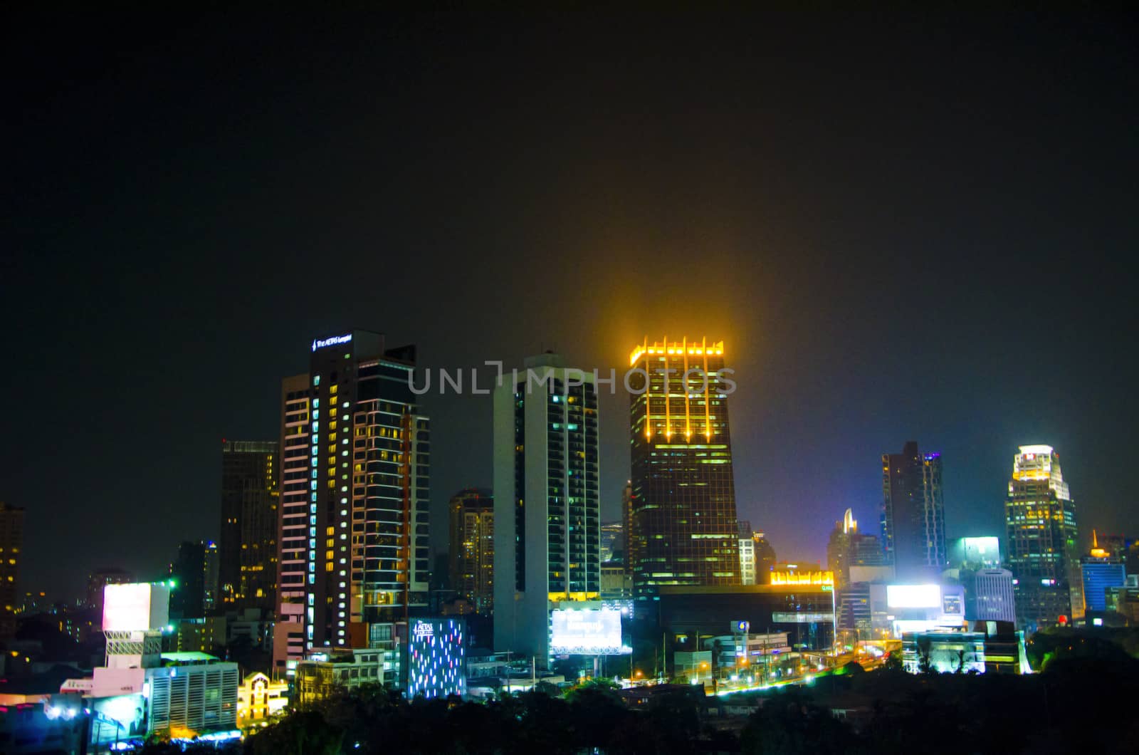 Bangkok night by siiixth