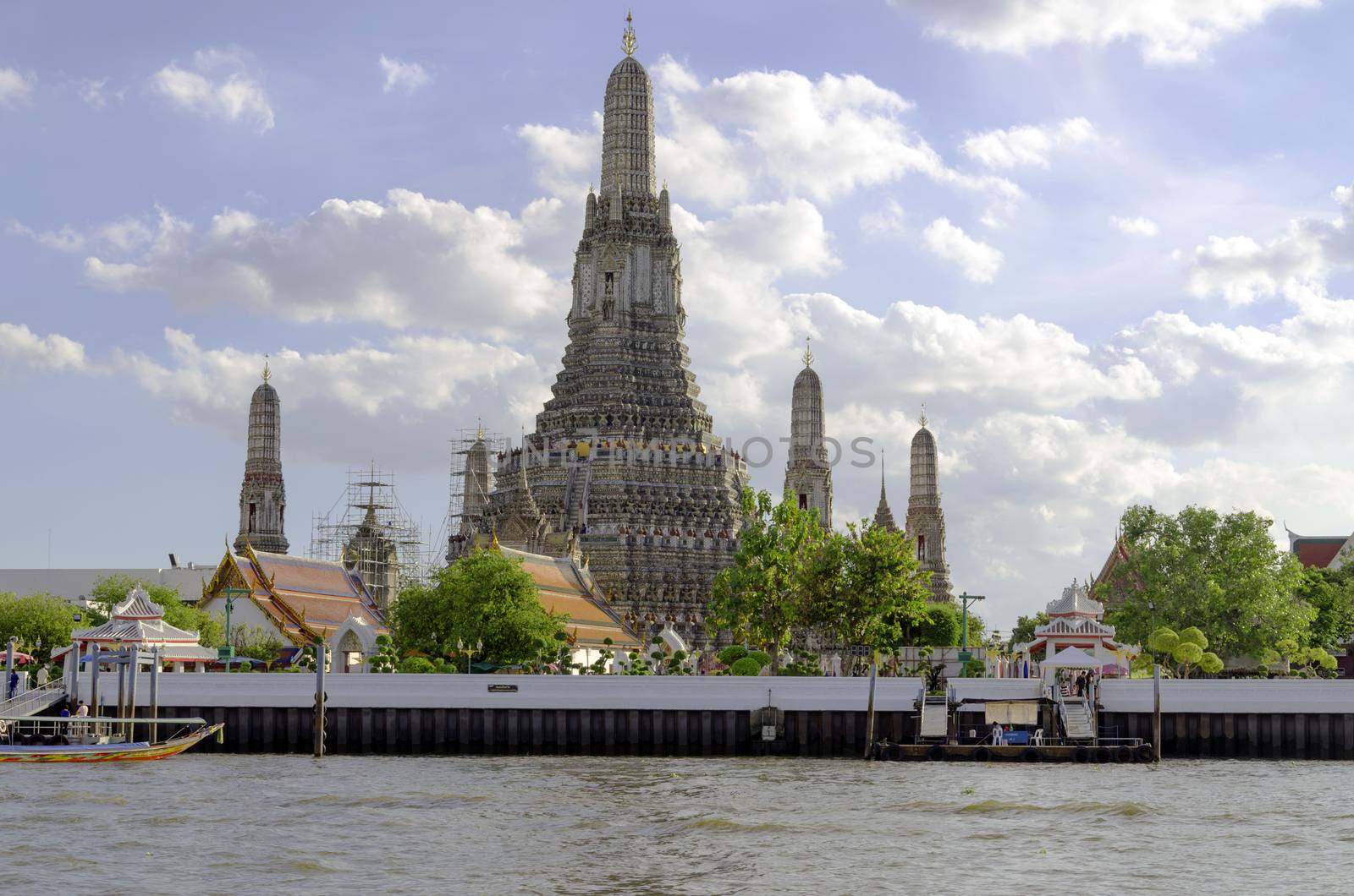 BANGKOK - JULY 3: View of Wat arun temple from ferry boat on chao phra river, Wat Arun is a Buddhist temple (wat) in Bangkok Yai district of Bangkok. July 3, 2014 in Bangkok,Thailand